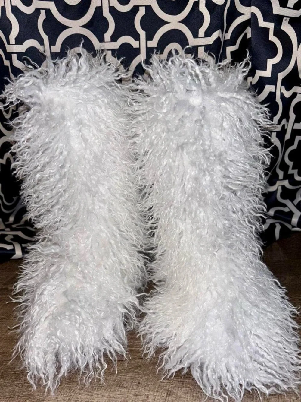 NWT Winter White Mongolian Fur Fuzzy Boots
